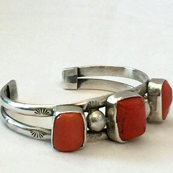 VINTAGE NAVAJO RED CORAL CUFF STERLING SILVER SQUARE GEMSTONE NATIVE AMERICAN - Picture 2 of 12